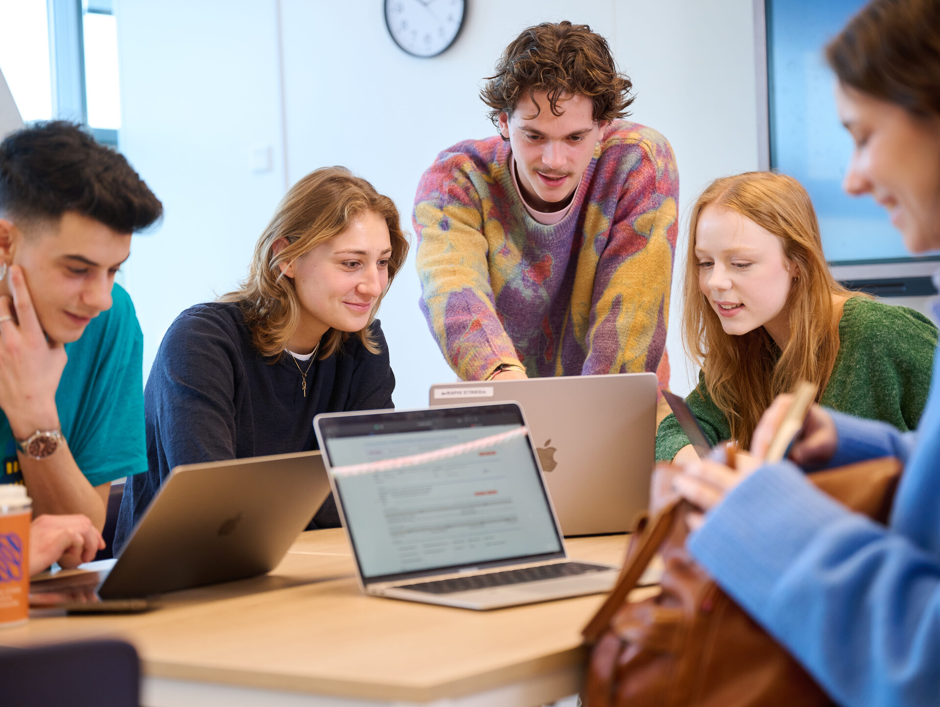 DOE MEE: duurzaam Onderwijs voor een Menswaardige Economie